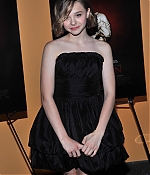 chloemoretzfancom019.jpg