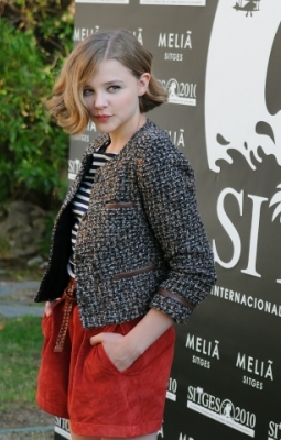 chloemoretzfancom001.jpg
