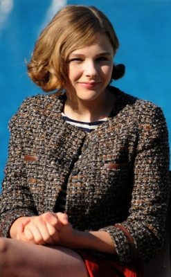 chloemoretzfancom005.jpg