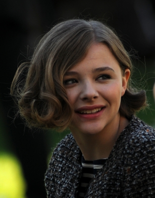 chloemoretzfancom021.jpg