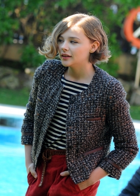 chloemoretzfancom023.jpg