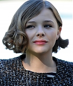 chloemoretzfancom019.jpg