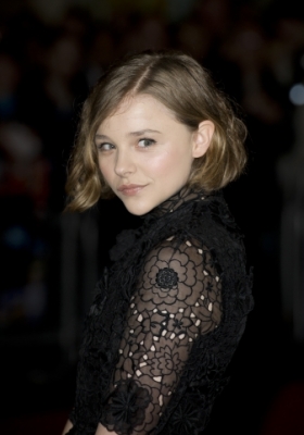 chloemoretzfancom009.jpg