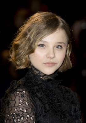 chloemoretzfancom012.jpg