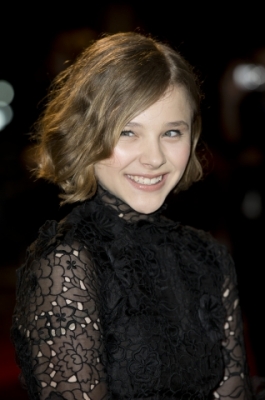 chloemoretzfancom013.jpg