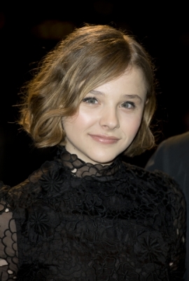 chloemoretzfancom015.jpg