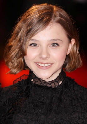 chloemoretzfancom040.jpg