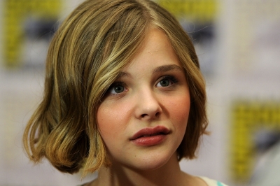chloemoretzfancom006.jpg
