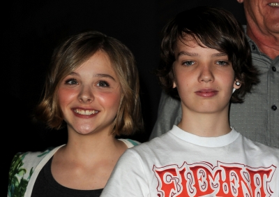 chloemoretzfancom021.jpg