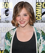 chloemoretzfancom009.jpg