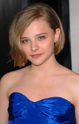chloemoretzfancom072.jpg