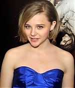 chloemoretzfancom002.jpg