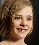 chloemoretzfancom091.jpg