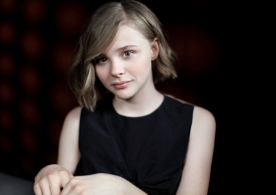 chloemoretzfancom002.jpg