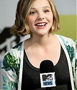 chloemoretzfancom004.jpg