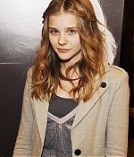 chloemoretzfancom003.jpg