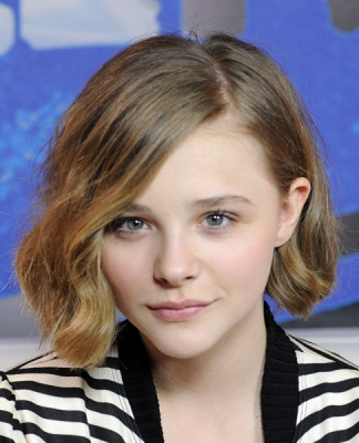 chloemoretzfancom013.jpg