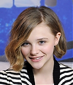chloemoretzfancom007.jpg