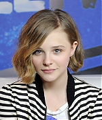 chloemoretzfancom008.jpg