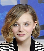 chloemoretzfancom011.jpg