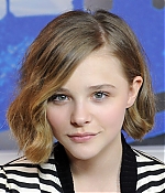 chloemoretzfancom013.jpg