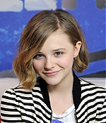 chloemoretzfancom015.jpg