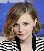 chloemoretzfancom016.jpg