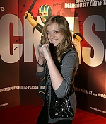 chloemoretzfancom002.jpg