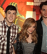 chloemoretzfancom004.jpg