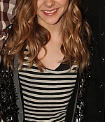 chloemoretzfancom005.jpg