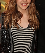 chloemoretzfancom011.jpg