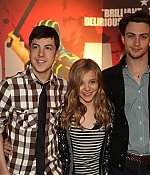 chloemoretzfancom012.jpg