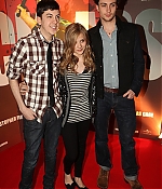 chloemoretzfancom013.jpg
