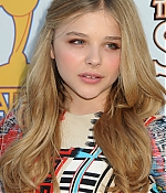 chloemoretzfancom006.jpg