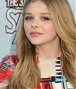 chloemoretzfancom009.jpg