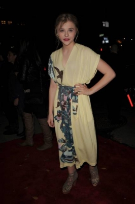 chloemoretzfancom021.JPG