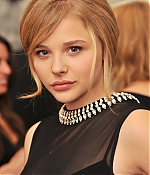 chloemoretzfancom002.jpg