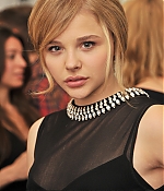 chloemoretzfancom003.jpg