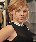 chloemoretzfancom004.jpg