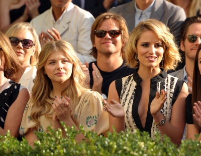 chloemoretzfancom005.jpg