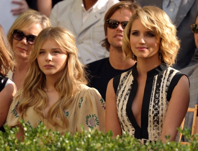 chloemoretzfancom007.jpg