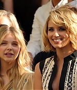 chloemoretzfancom006.jpg