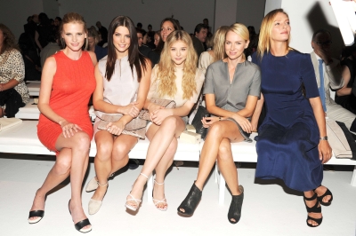 chloemoretzfancom042.jpg