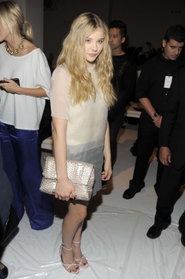 chloemoretzfancom062.jpg
