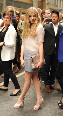 chloemoretzfancom096.jpg