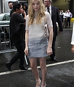 chloemoretzfancom025.jpg