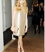 chloemoretzfancom001.jpg