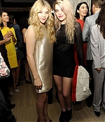 chloemoretzfancom013.jpg