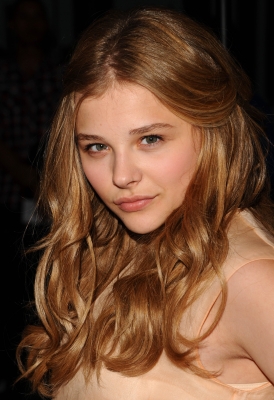 chloemoretzfancom005.jpg