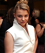 chloemoretzfancom002.jpg